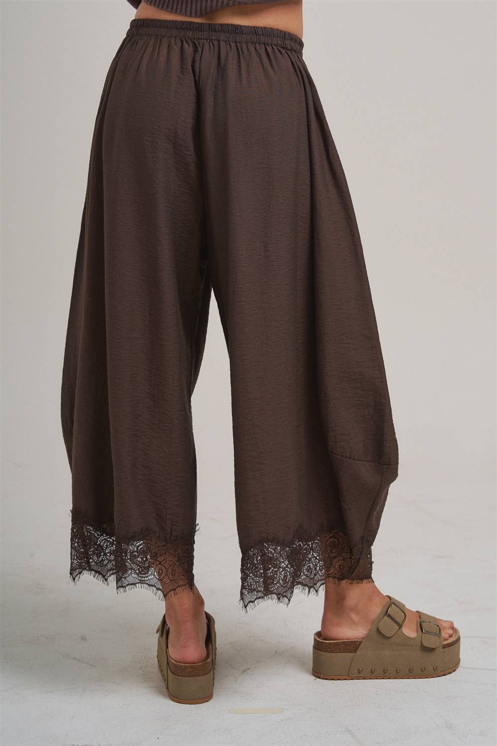LIGHTWEIGHT FLOWY WIDE BALLOON LEG PANTS WITH DELICATE LACE
