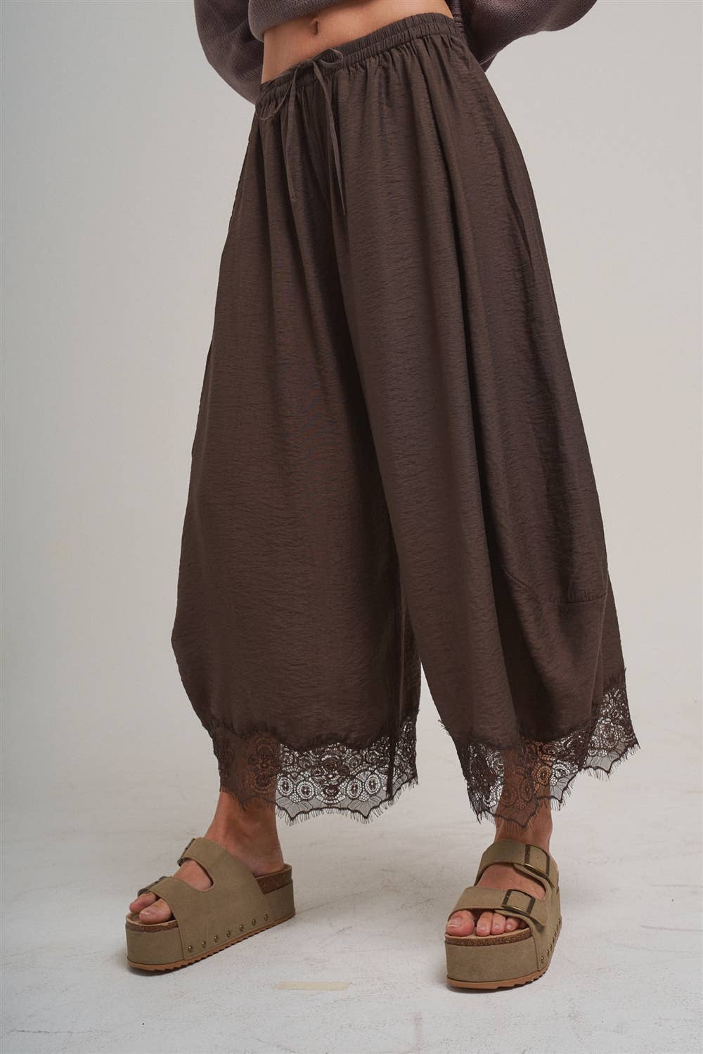 LIGHTWEIGHT FLOWY WIDE BALLOON LEG PANTS WITH DELICATE LACE