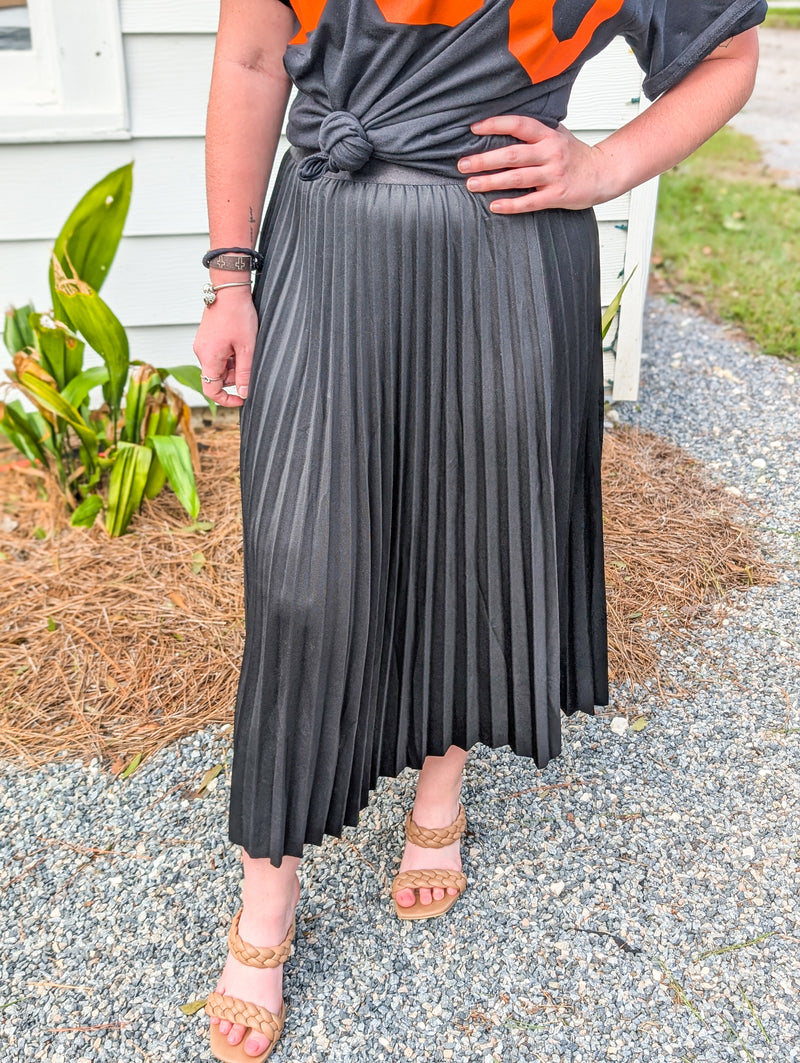 Charming Black Pleated Midi Skirt