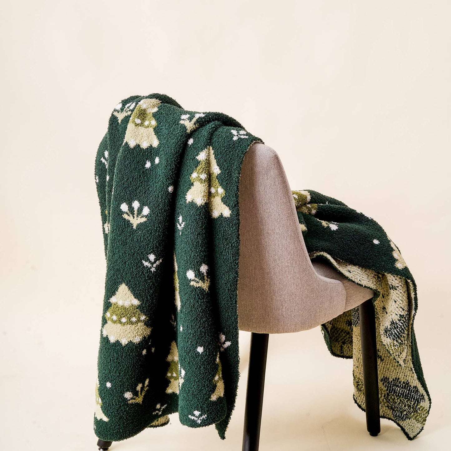 Cozy Dreams Luxe Blanket with Green Christmas Trees